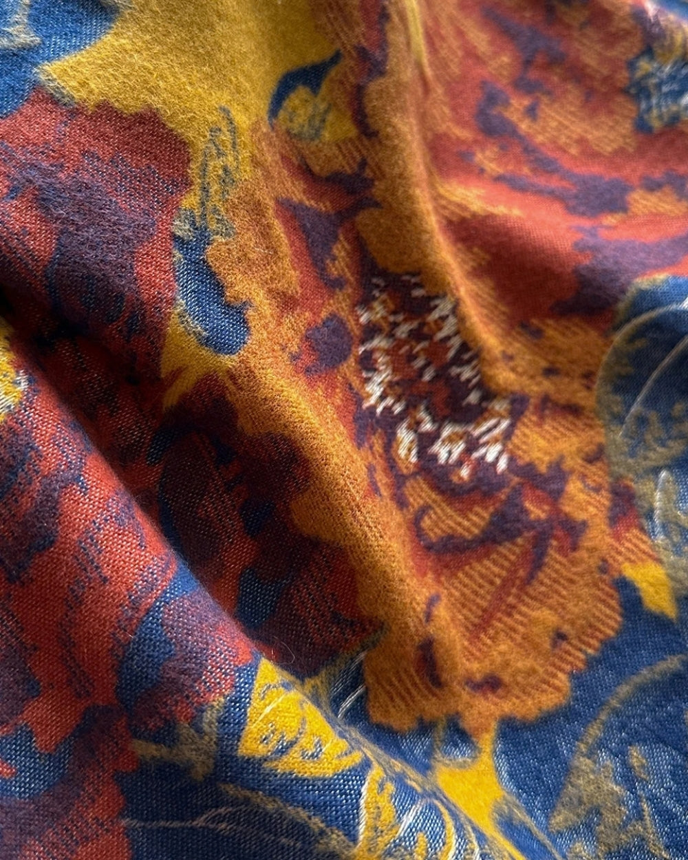 poncho-cape-femme-motif-floral-vintage-orange-closeup