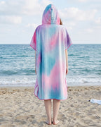 poncho-de-bain-en-microfibre-a-capuche-tie-dye-situation-plage