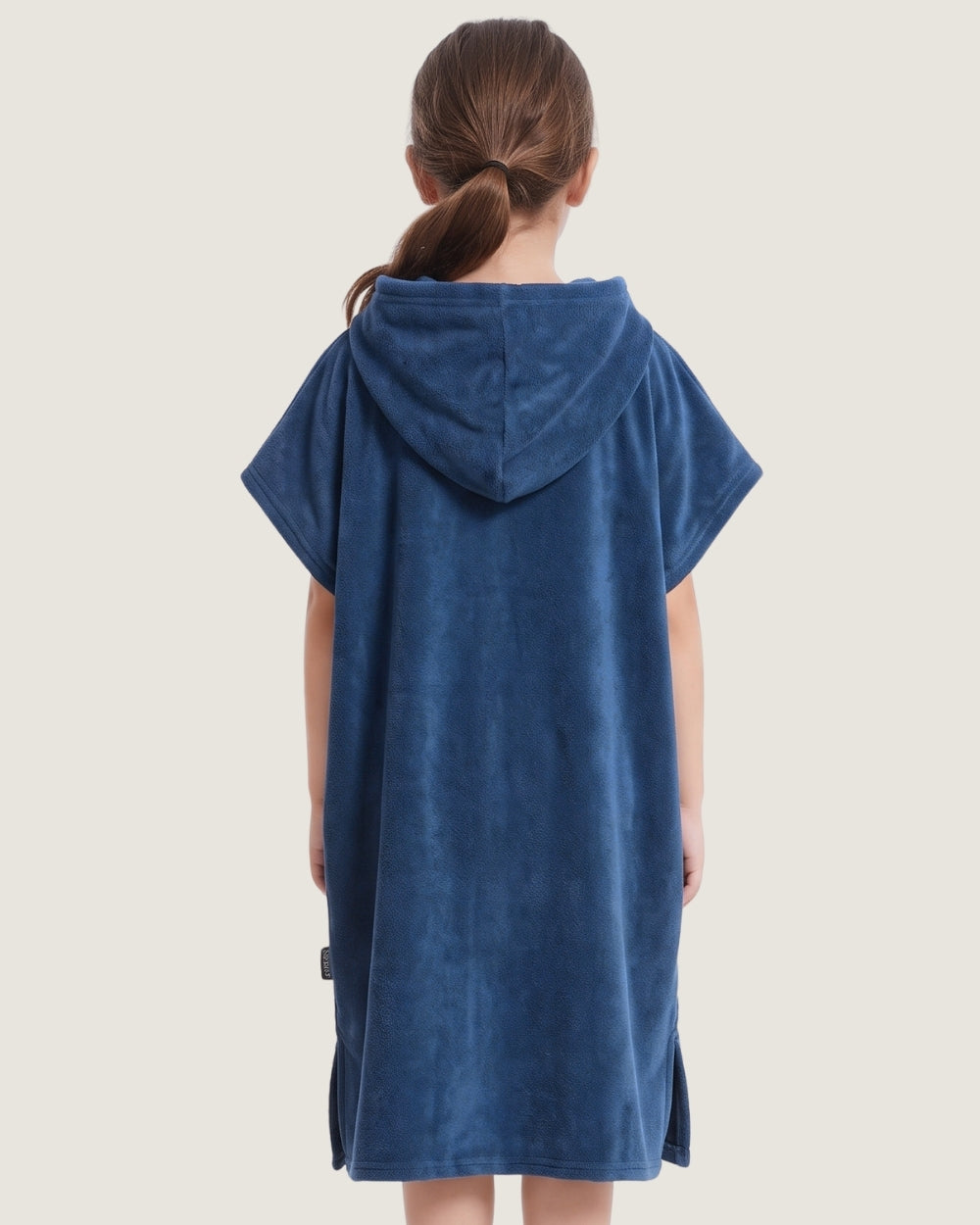 poncho-de-bain-enfant-a-capuche-en-microfibre-bleu-marine-dos