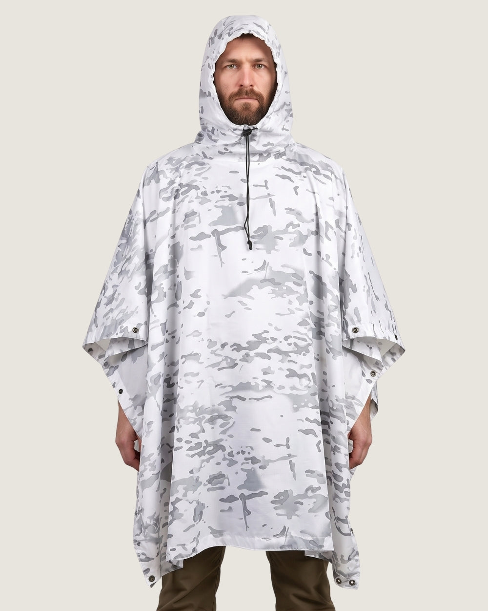 poncho-de-pluie-capuche-impermeable-motif-camouflage-militaire-blanc
