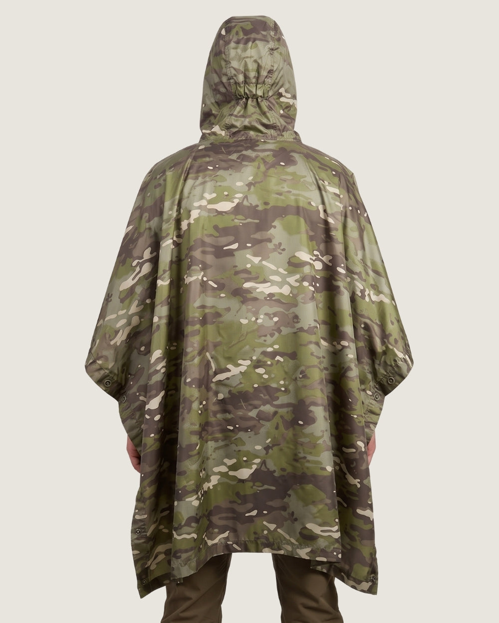 poncho-de-pluie-capuche-impermeable-motif-camouflage-militaire-vert-dos