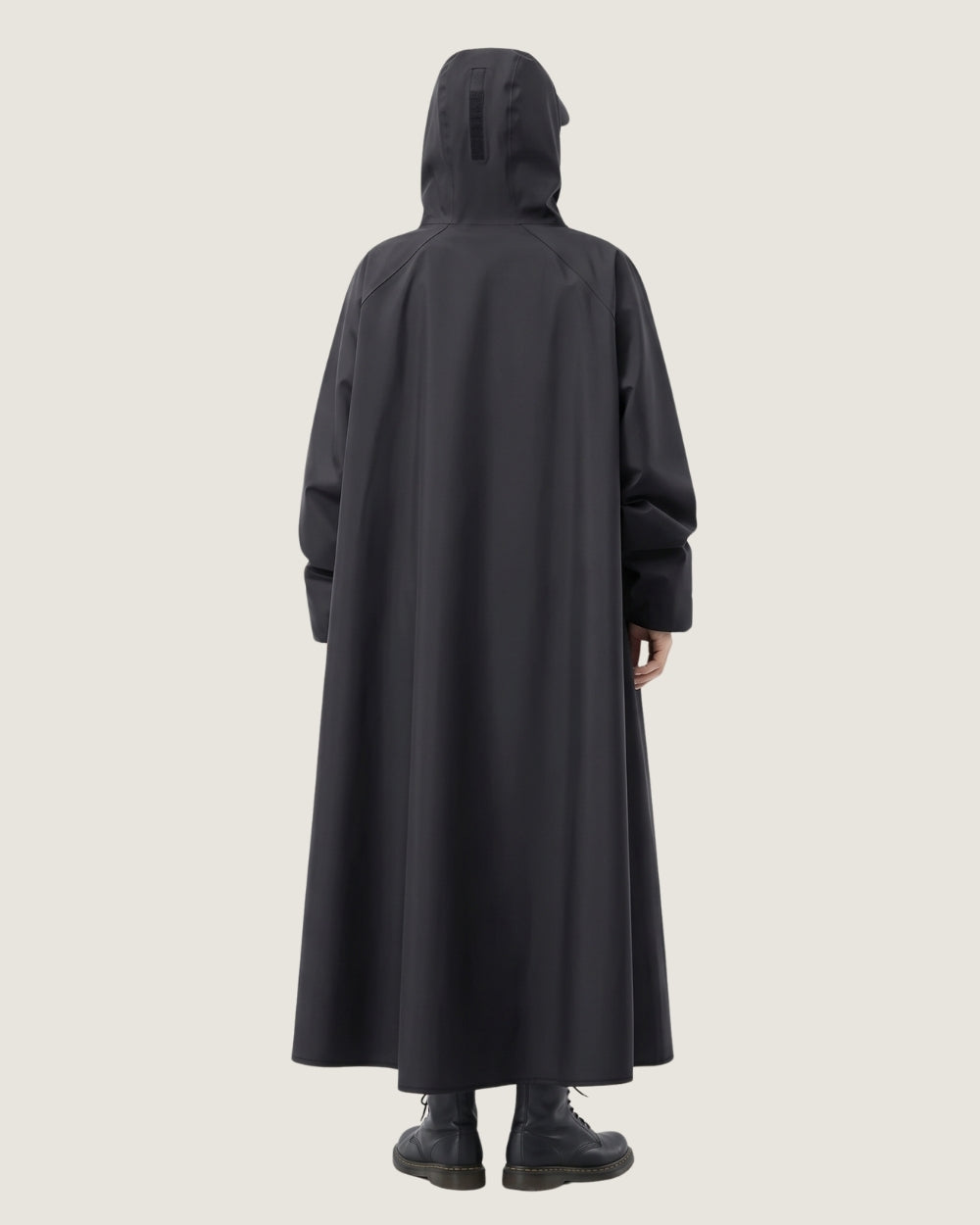 poncho-de-pluie-impermeable-capuche-pour-scooter-et-velo-noir-dos
