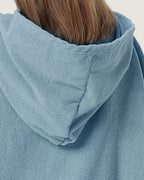 poncho-de-surf-a-capuche-en-microfibre-bicolore-bleu-clair-capuche