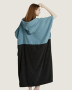 poncho-de-surf-a-capuche-en-microfibre-bicolore-bleu-clair-dos