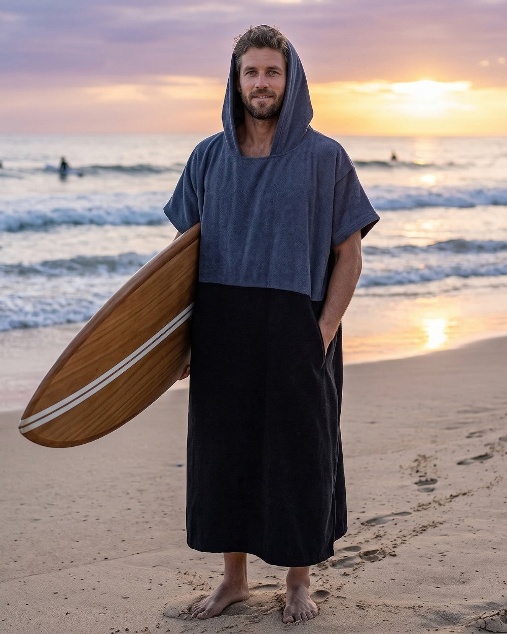 poncho-de-surf-a-capuche-en-microfibre-bicolore-bleu-clair-homme