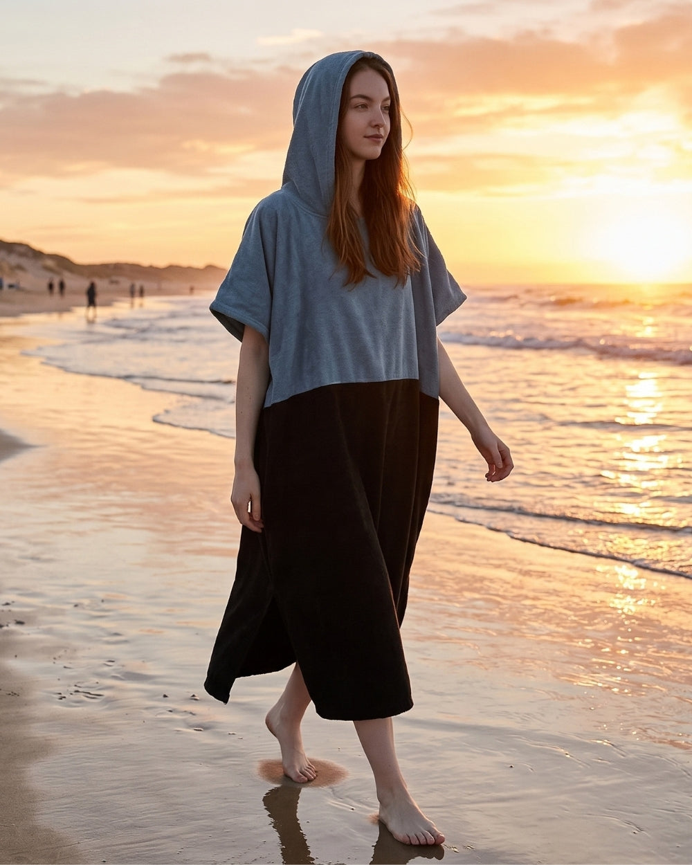 poncho-de-surf-a-capuche-en-microfibre-bicolore-bleu-clair-plage