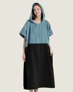 poncho-de-surf-a-capuche-en-microfibre-bicolore-bleu-clair