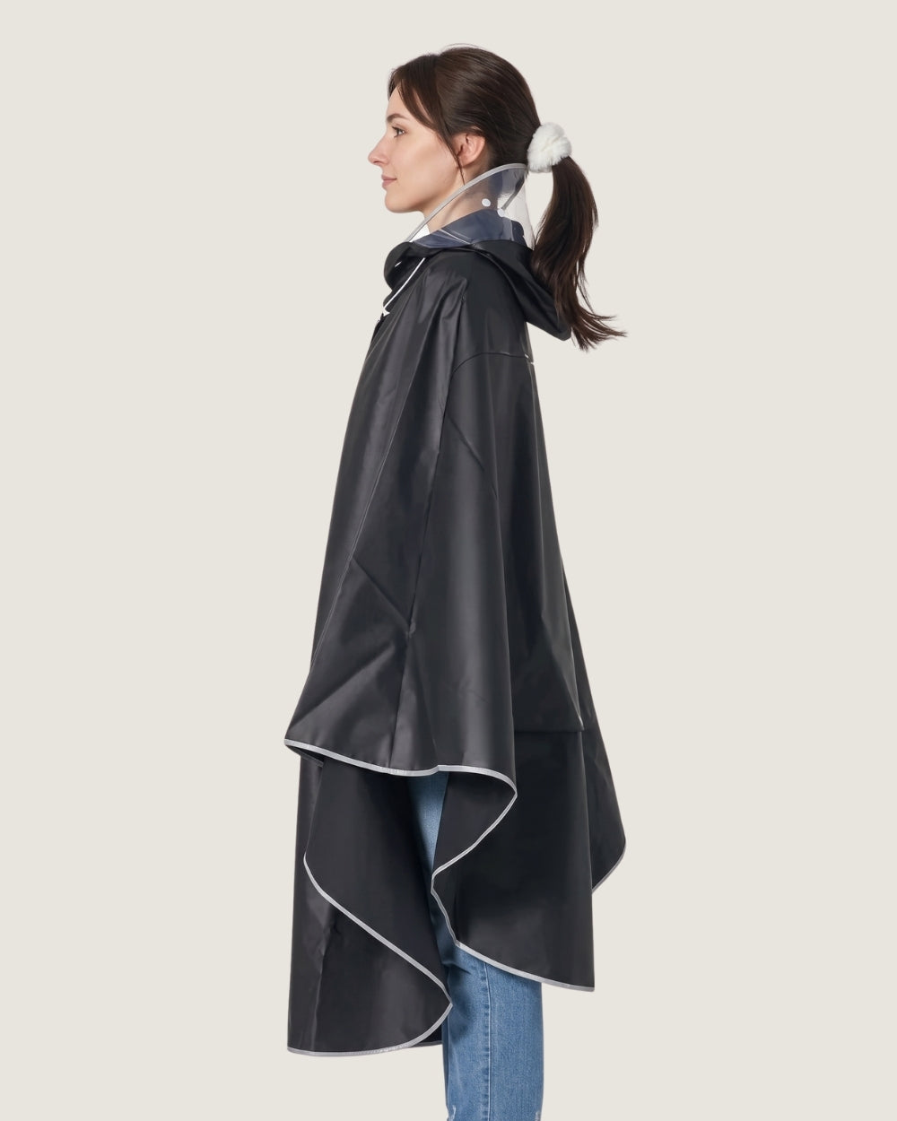 poncho-de-velo-impermeable-avec-capuche-visiere-ajustable-noir-profil