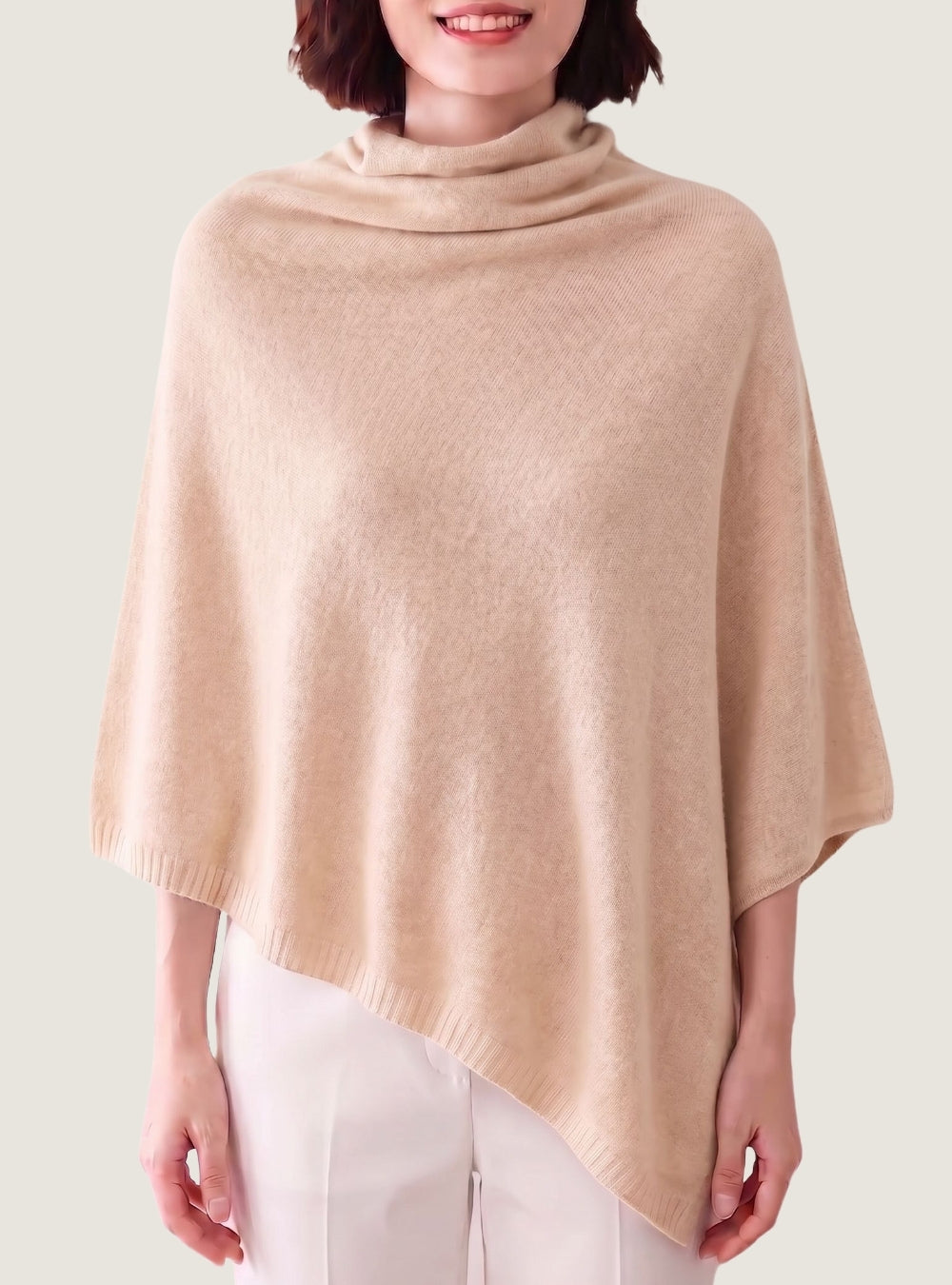 poncho-en-laine-femme-col-roule-beige-clair-model
