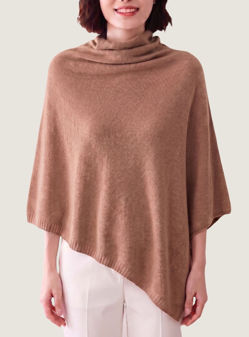 poncho-en-laine-femme-col-roule-camel-model