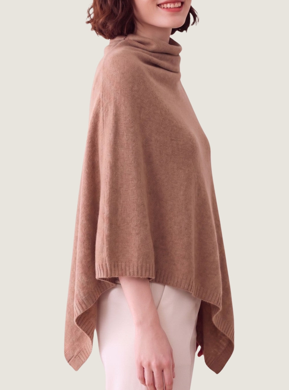 poncho-en-laine-femme-col-roule-camel-profil