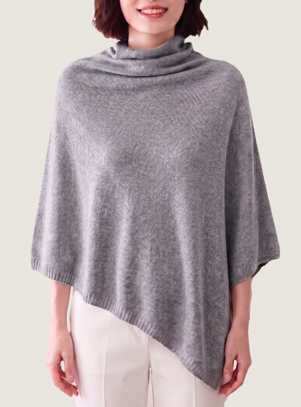 poncho-en-laine-femme-col-roule-gris-model
