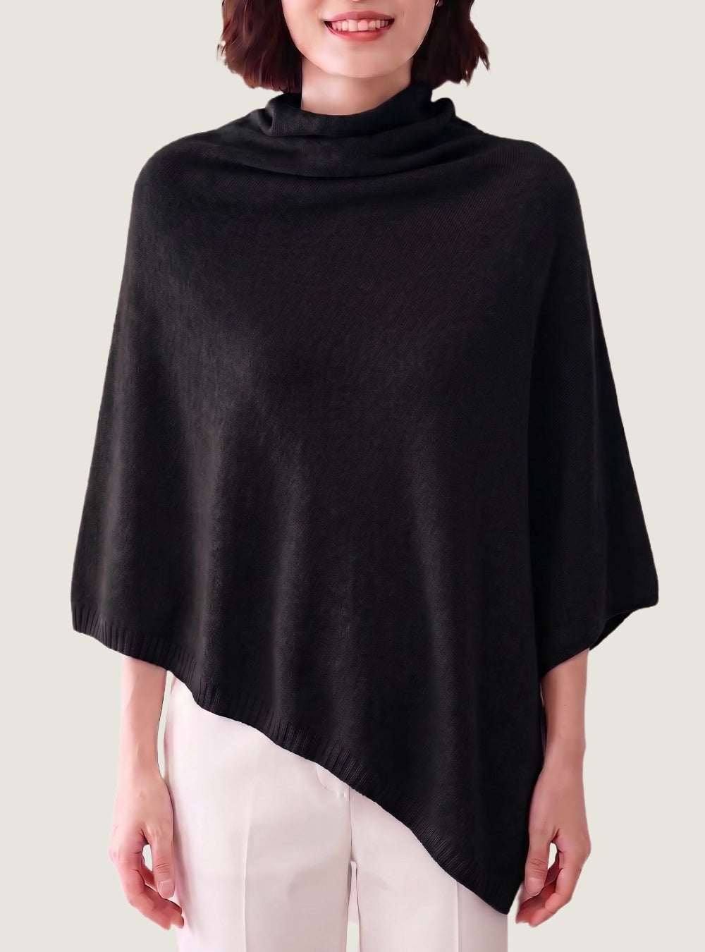 poncho-en-laine-femme-col-roule-noir-model