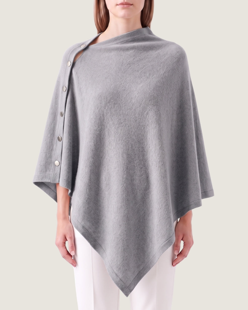 poncho-femme-asymetrique-boutons-variant-gris