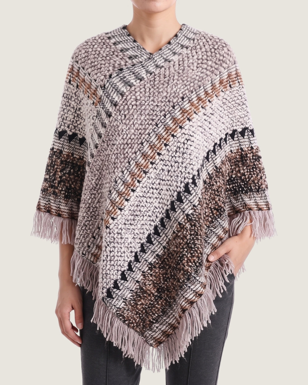 poncho-femme-chaud-franges-style-peruvien-gris
