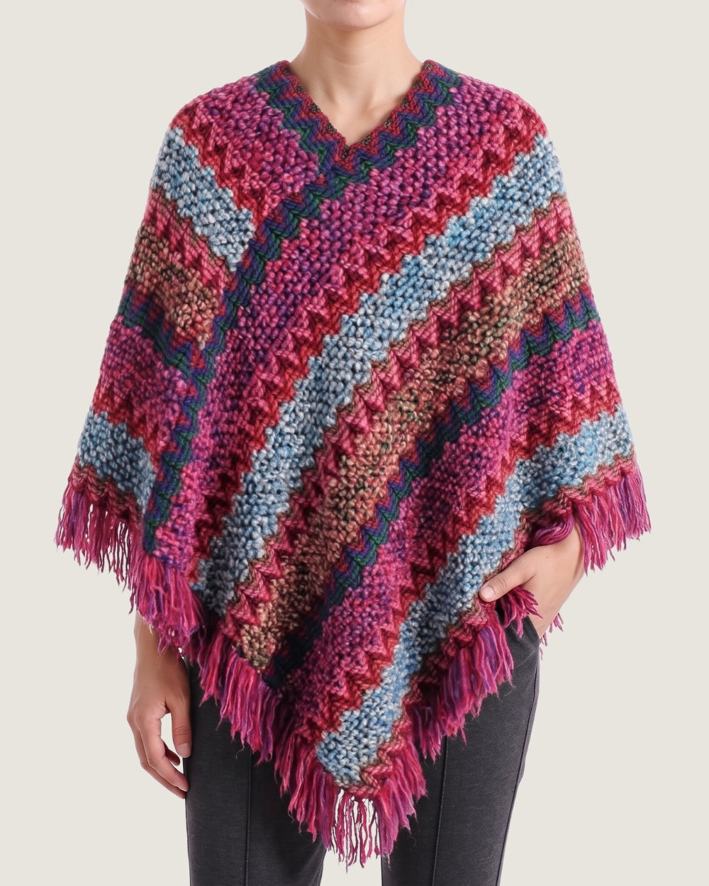poncho-femme-chaud-franges-style-peruvien-magenta