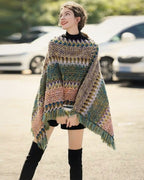 poncho-femme-chaud-franges-style-peruvien-situation-vert