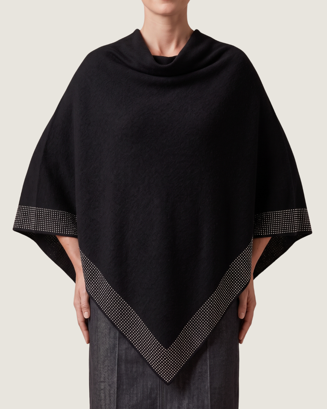 poncho-femme-chic-bordure-strass-noir