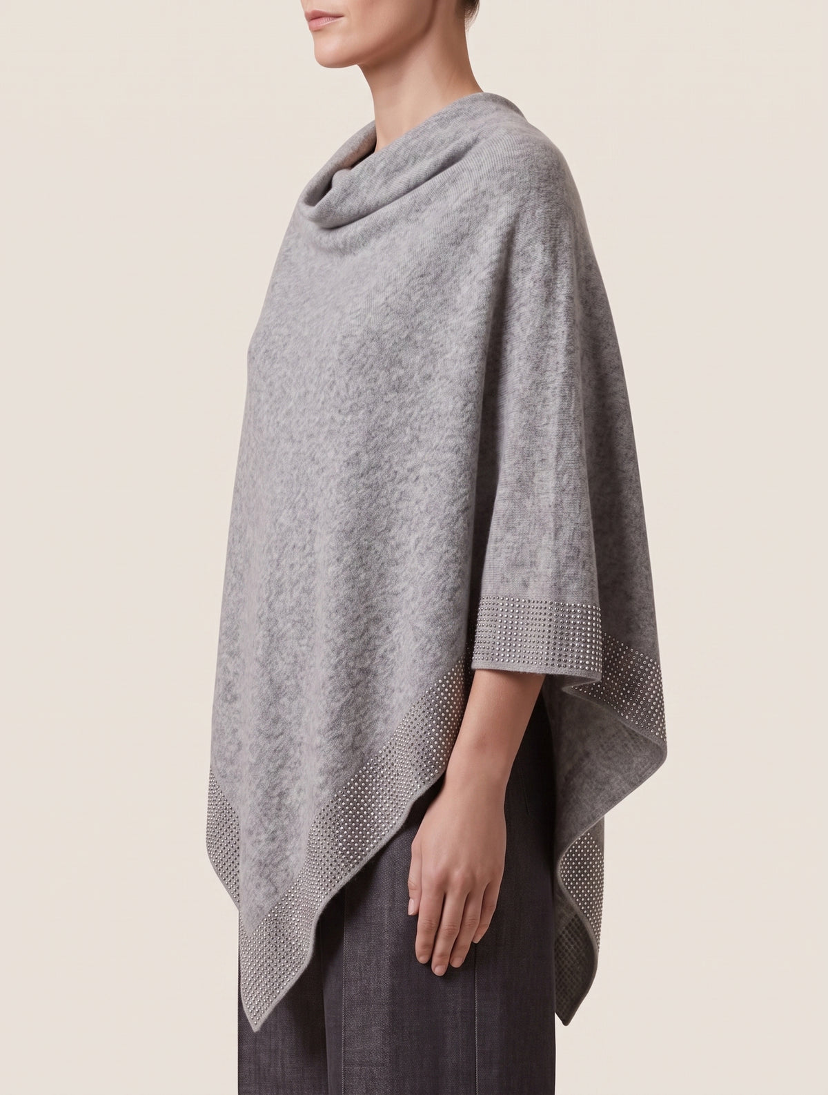poncho-femme-chic-bordure-strass-profile