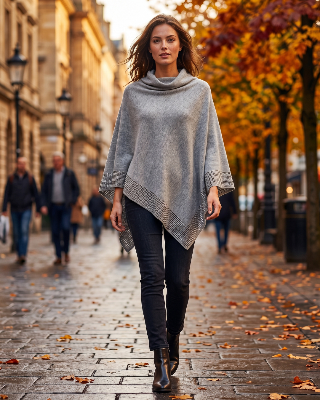 poncho-femme-chic-bordure-strass-situation-face