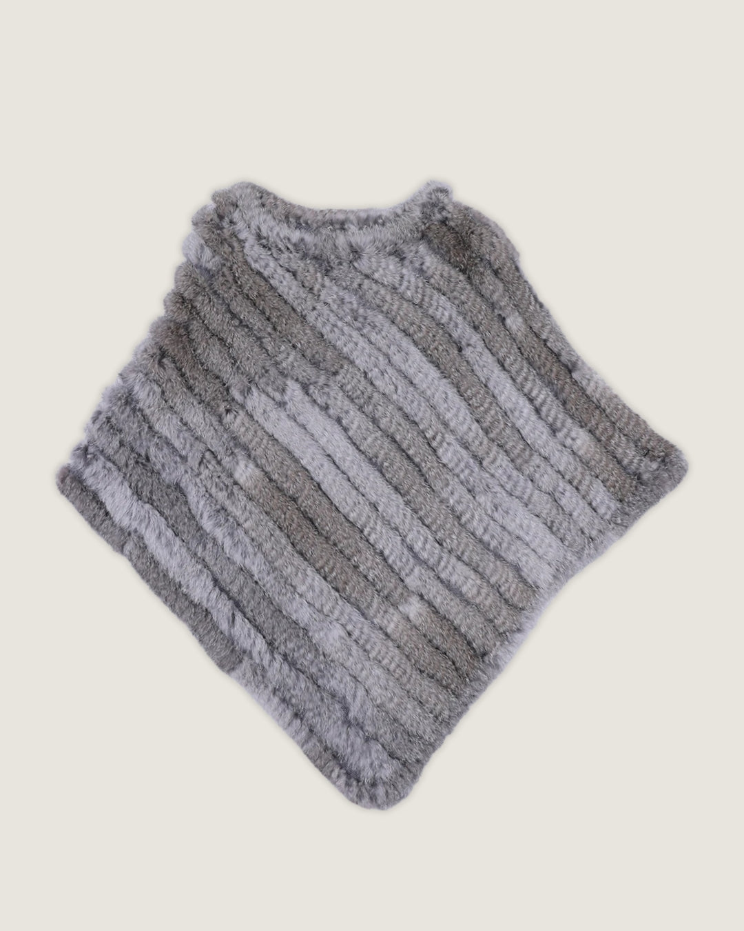 poncho-femme-en-fourrure-effet-raye-plat