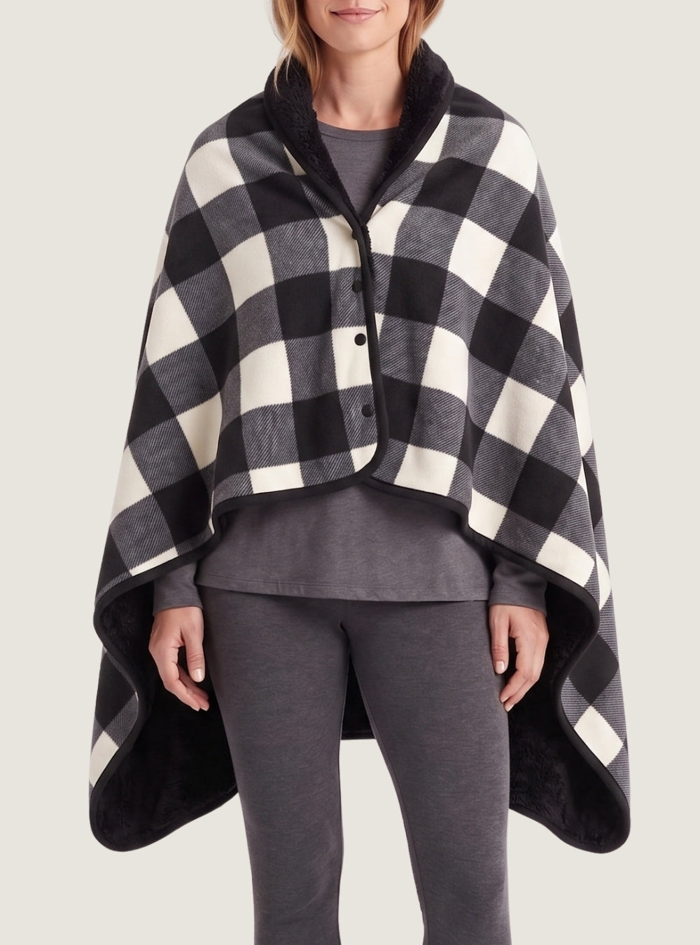 poncho-femme-plaid-tartan-polaire-noir