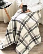 poncho-femme-plaid-tartan-polaire-situation-couverture
