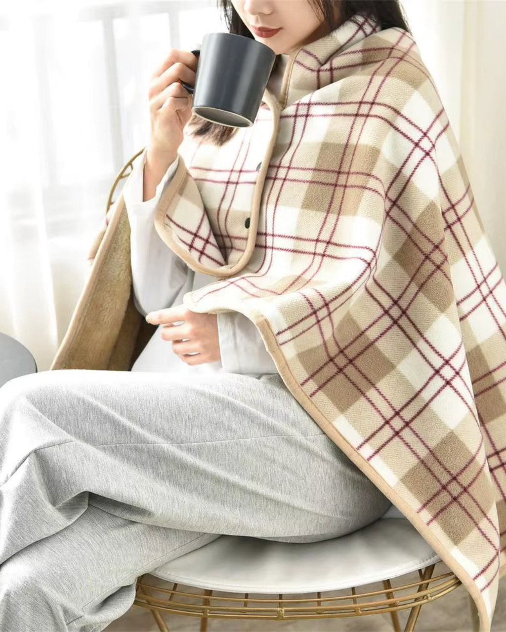poncho-femme-plaid-tartan-polaire-situation-tasse