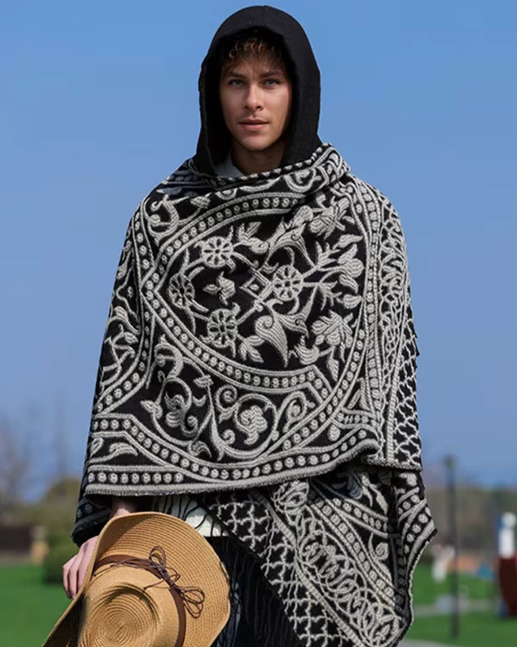 poncho-homme-mexicain-a-capuche-et-franges-motif-ethnique-situation