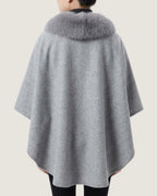 poncho-manteau-a-fourrure-femme-gris-dos