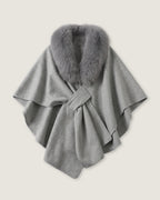 poncho-manteau-a-fourrure-femme-gris-plat
