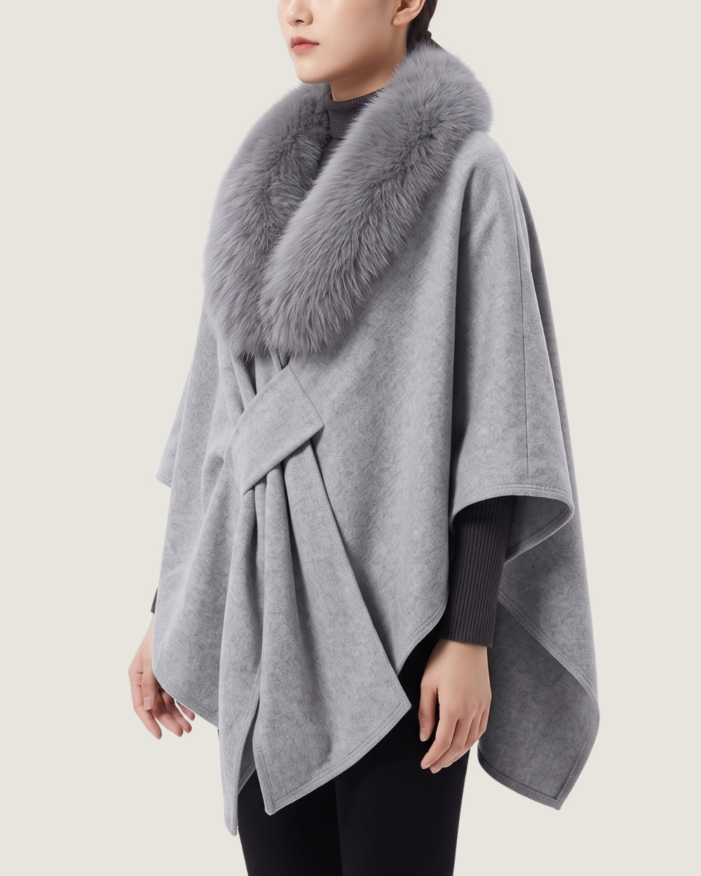 poncho-manteau-a-fourrure-femme-gris-profil