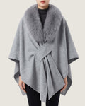 poncho-manteau-a-fourrure-femme-gris