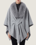poncho-manteau-a-fourrure-femme-gris