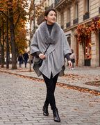 poncho-manteau-a-fourrure-femme-situation-gris