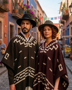poncho-mexicain-franges-motif-azteque-situation-couple