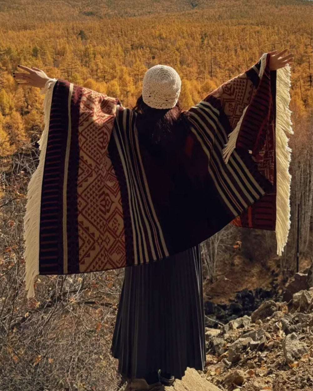 poncho-peruvien-franges-motif-ethnique-rouge-dos