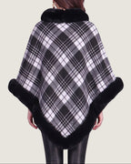 poncho-polaire-a-fourrure-femme-motif-plaid-tartan-dos