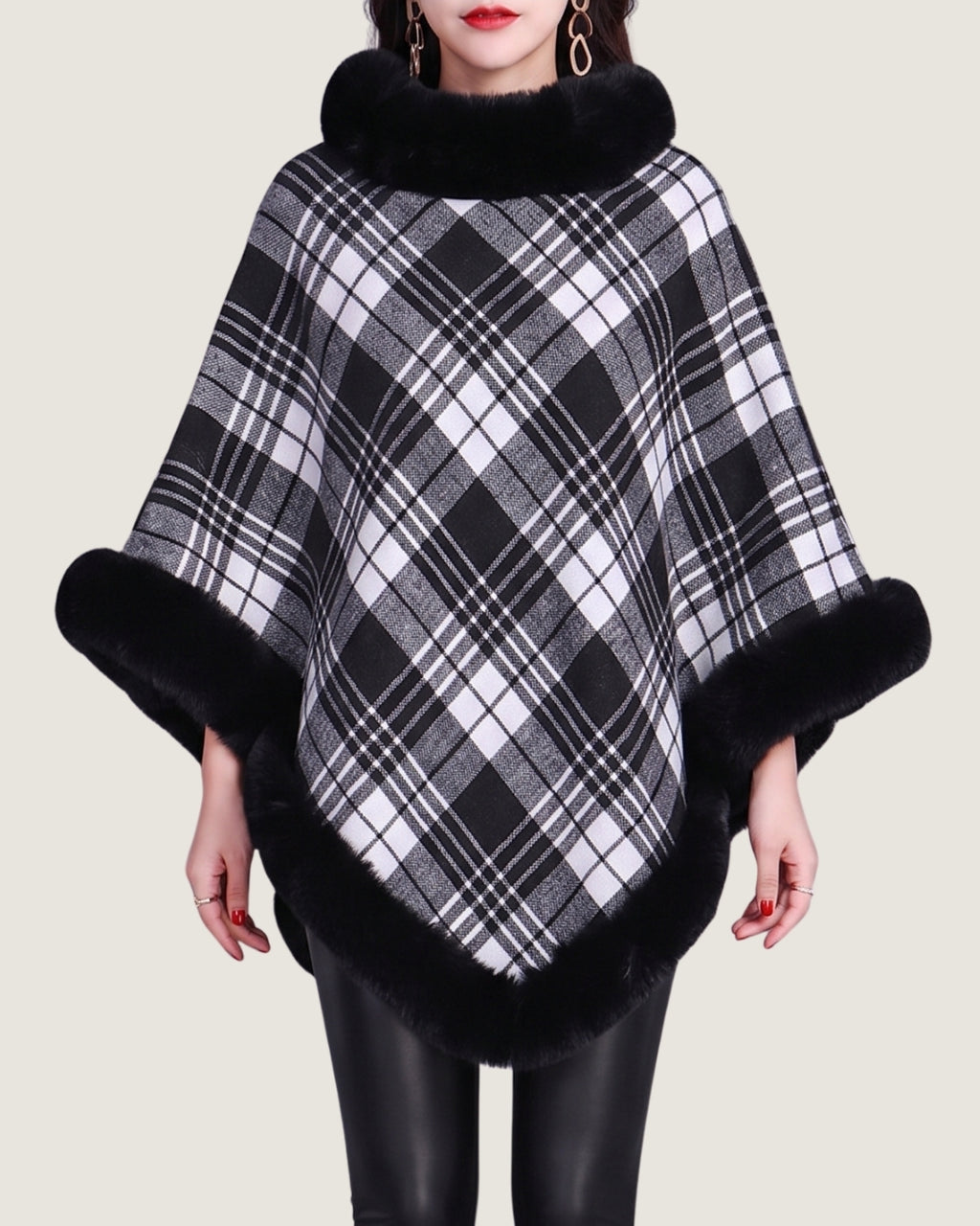 poncho-polaire-a-fourrure-femme-motif-plaid-tartan-face