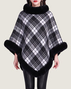 poncho-polaire-a-fourrure-femme-motif-plaid-tartan-face