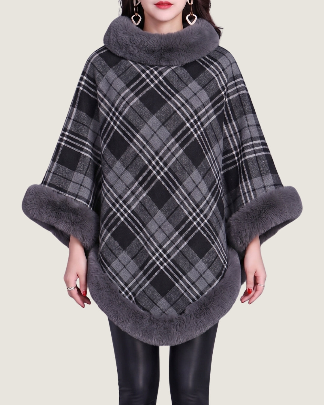 poncho-polaire-a-fourrure-femme-motif-plaid-tartan-gris