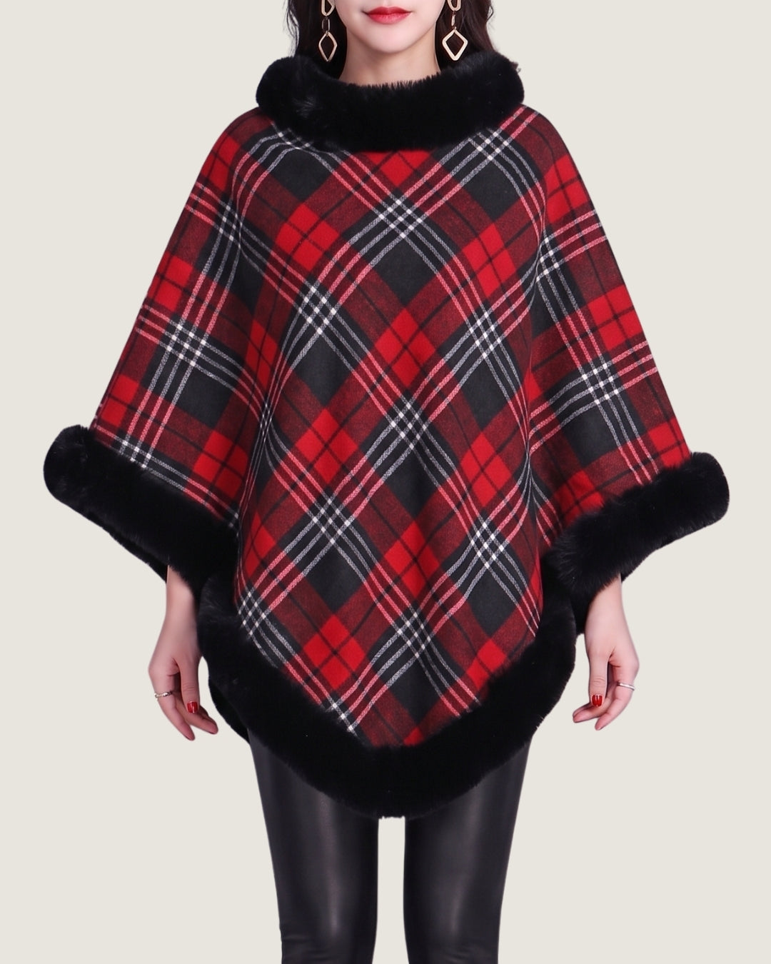 poncho-polaire-a-fourrure-femme-motif-plaid-tartan-rouge