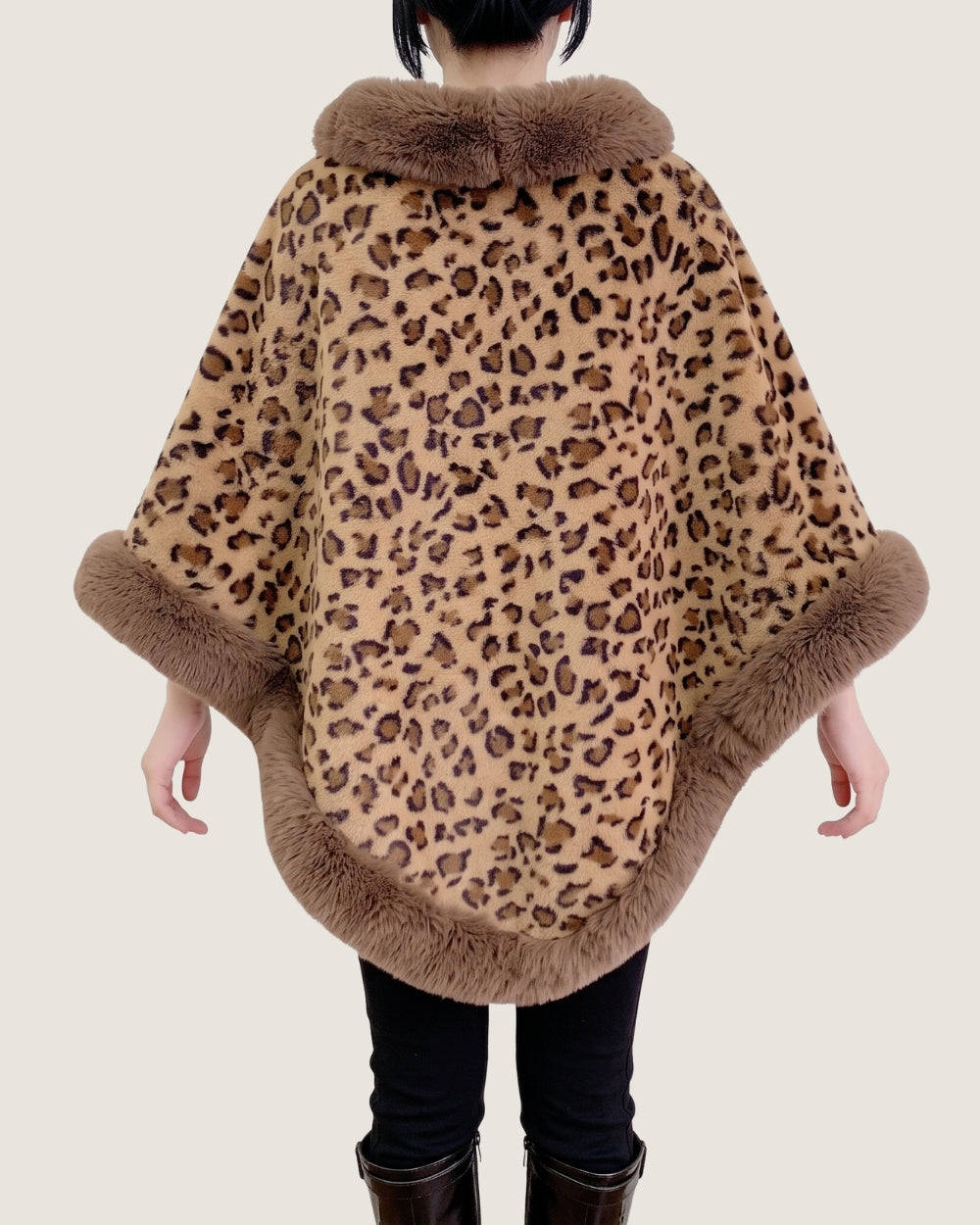 poncho-polaire-fourrure-femme-motif-leopard-dos