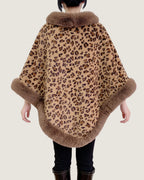 poncho-polaire-fourrure-femme-motif-leopard-dos