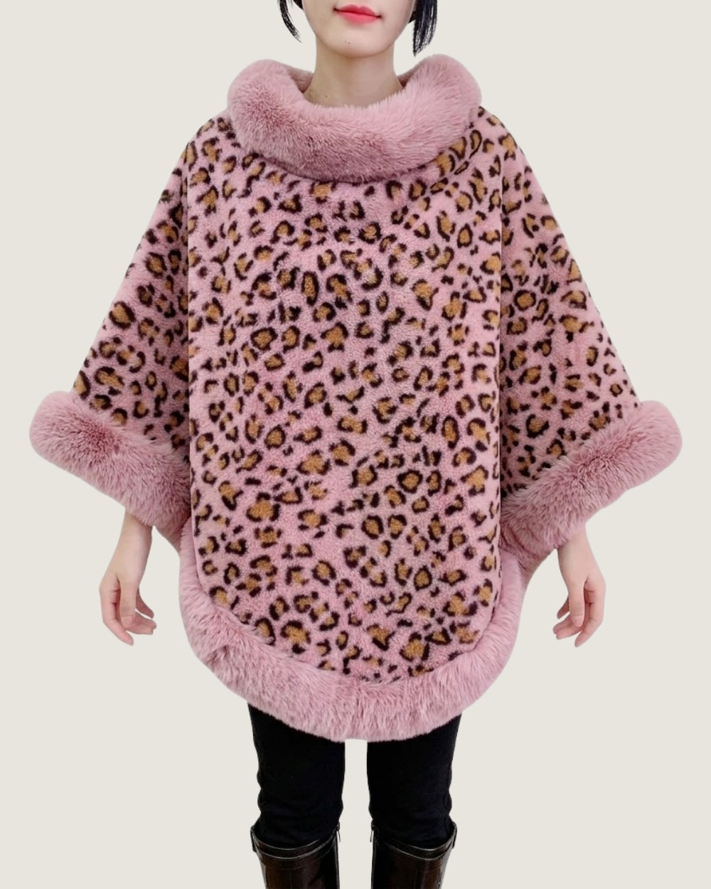 poncho-polaire-fourrure-femme-motif-leopard-rose