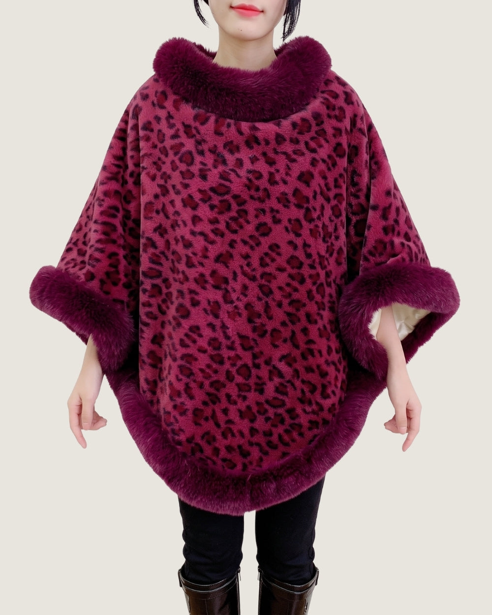poncho-polaire-fourrure-femme-motif-leopard-rouge