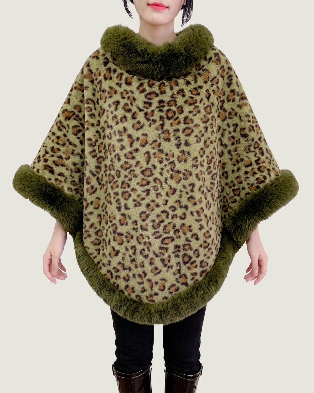 poncho-polaire-fourrure-femme-motif-leopard-vert