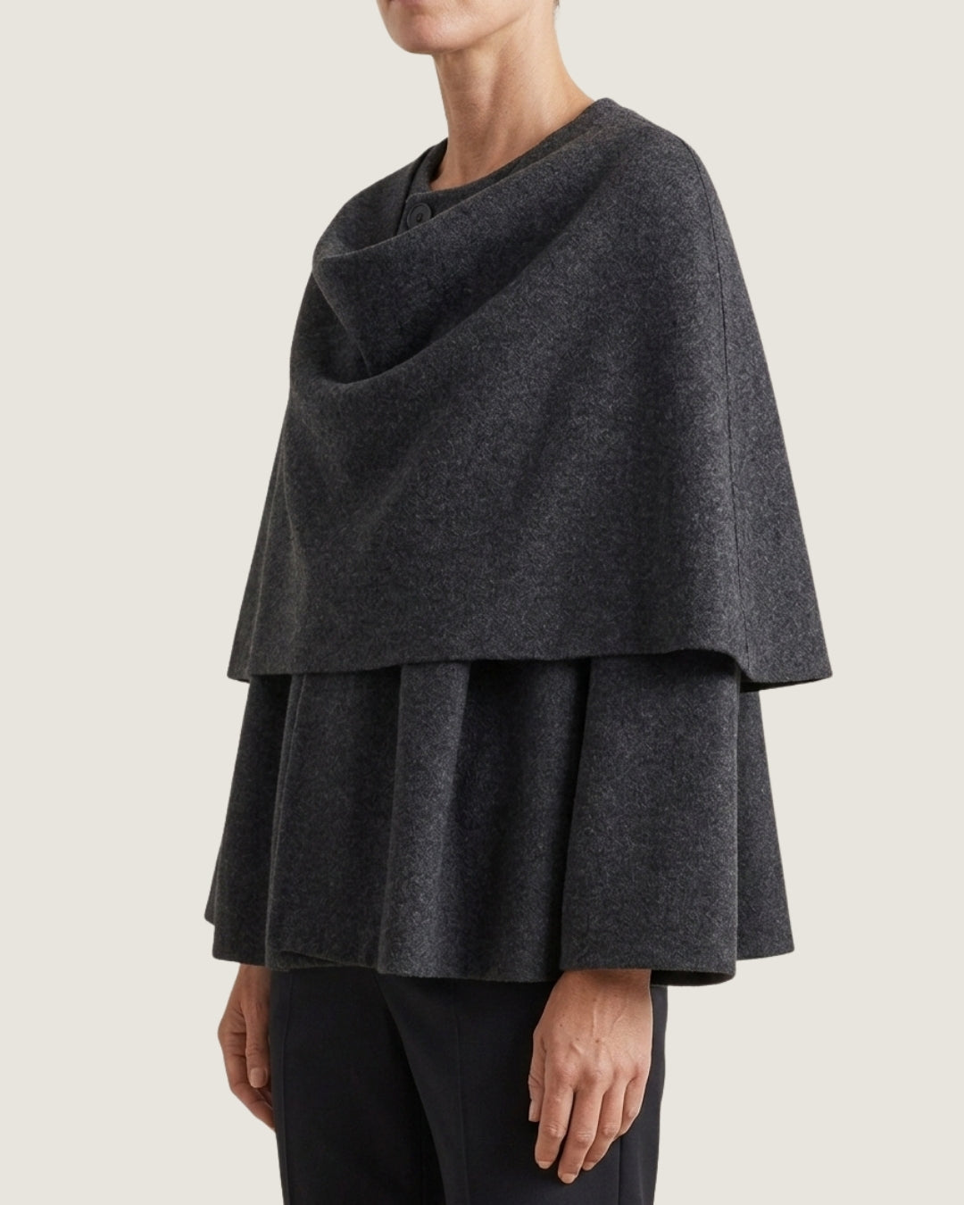 poncho-pull-femme-col-chale-model-angle