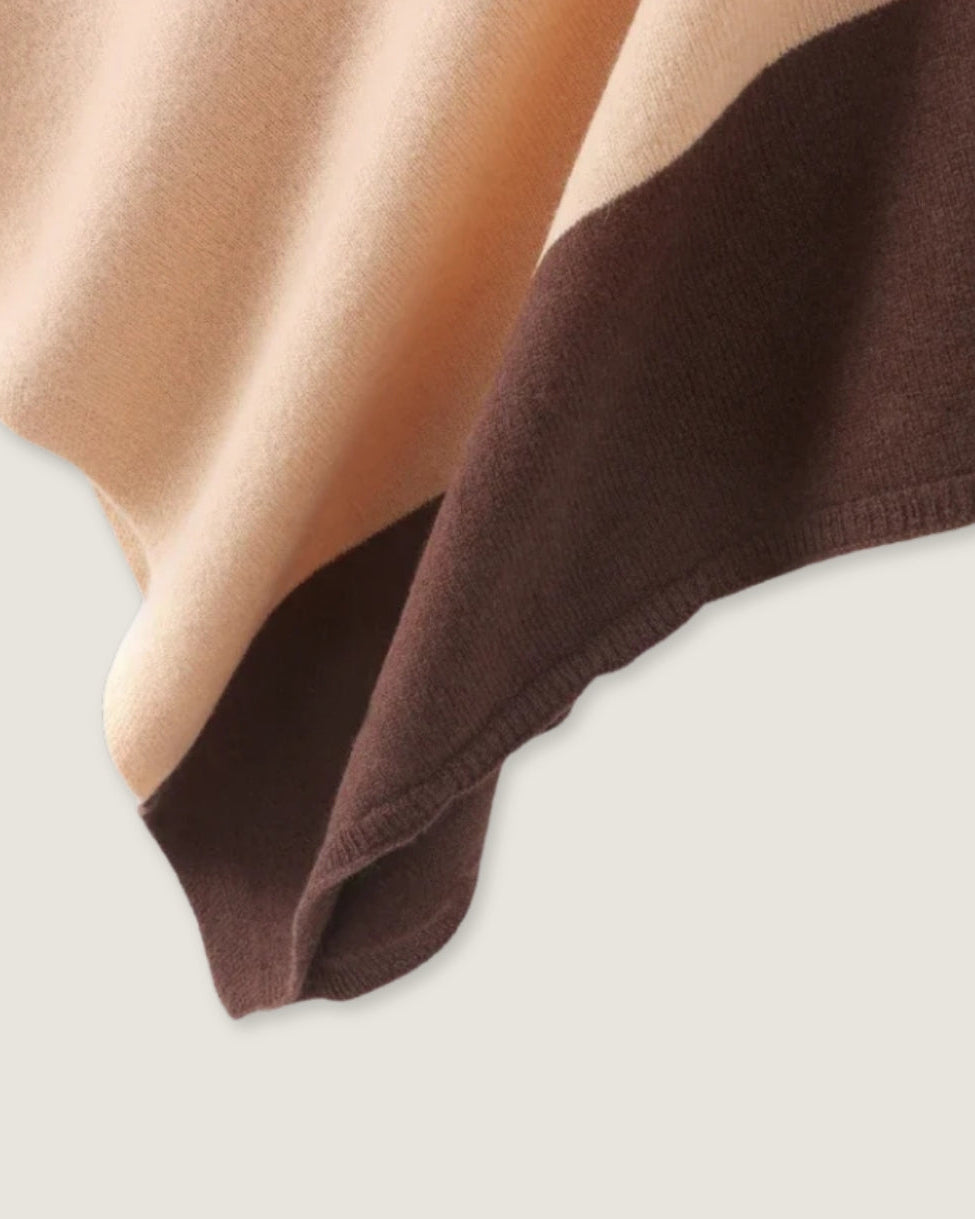 poncho-pull-femme-en-cachemire-bicolore-closeup-tissu