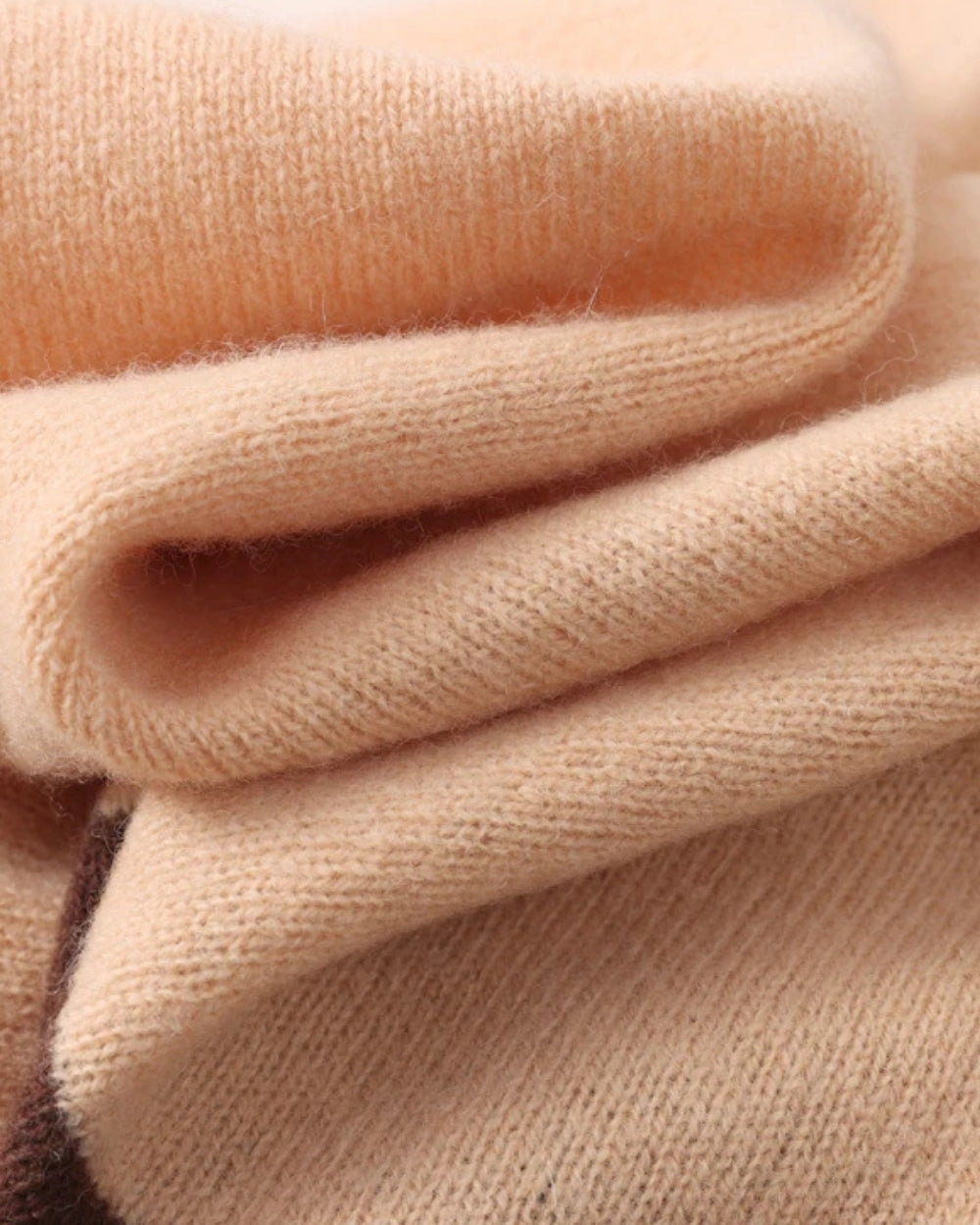 poncho-pull-femme-en-cachemire-bicolore-closeup